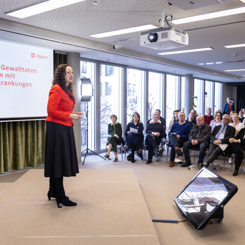 DGPPN Hauptstadtsymposium 2026_Moderatorin Daniela Wiesler